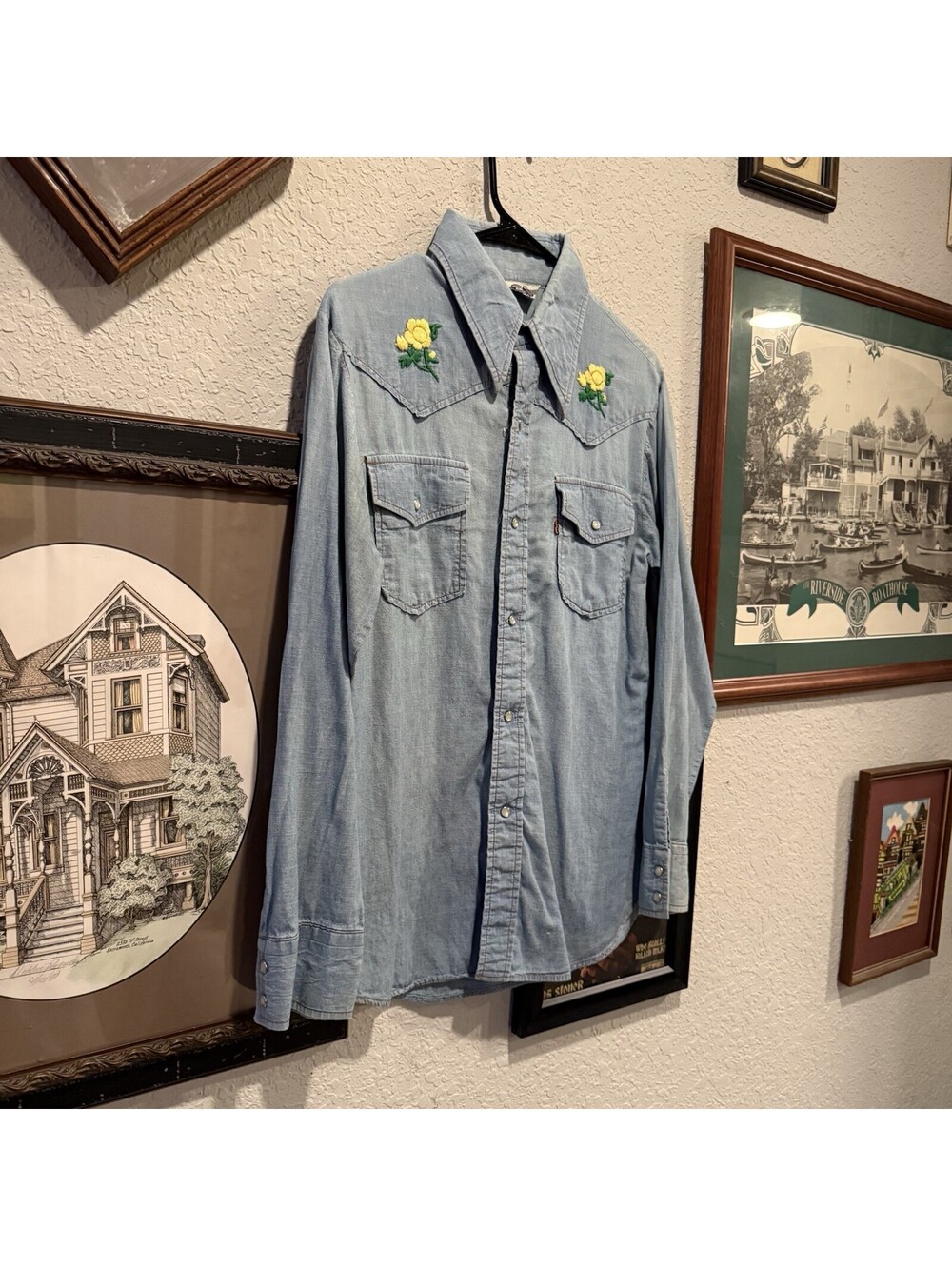 Vintage 70s Levi’s Chambray Hand Embroidered Western Button Shirt Size Medium - Picture 2 of 8